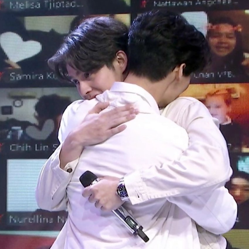 Noi6435591's tweet photo. จับมือกันไว้ให้กำลังใจกันอย่างนี้ตลอดไปนะไบร์ทวิน
#ไบร์ทวิน #bbrightvc #winmetawin https://t.co/JkJ4qDfNm2