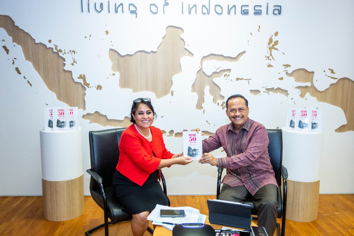 kbrisingapura's tweet photo. Kami ucapkan terima kasih kepada para pembicara dan peserta yang telah ikut berpatisipasi.
.
Semoga Pak Dubes Ngurah dapat terus menginsipirasi 🇮🇩 🇸🇬.
.
.
#kbrisingapura #smartembassy #IniDiplomasi #rising50 https://t.co/QuqhuTKFwD