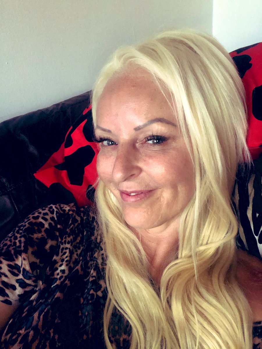 Charlotte_Cymru's tweet photo. Morning ๐ Happy Wednesday everybody โฅ๏ธ Up early to deliver some more tablets for young people in #Swansea ๐ Hope you have a lovely day ๐ #WednesdayMorning #Connections #DigitalInclusion #WednesdayMotivation #WednesdayDelivery #YouthWorkWales #YouthWorkWeek https://t.co/LN4TpOqDkY