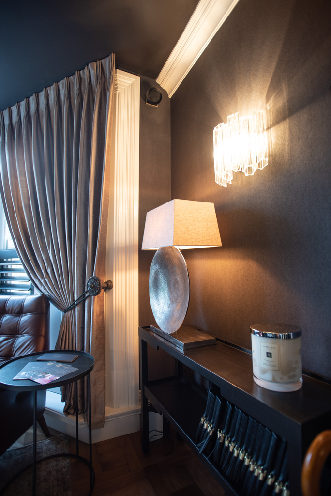 Custom colour speakers enables audio to be heard, but not necessarily seen #ashwaysmarthomes #smartsynergy #smartsynergyuk #uksmarthomes #smarthome #smarthomes #smarthometechnology #homeautomation #homeautomationsystem #control4 #cediauk #cediaemea #commercialaudio #hotelspeakers