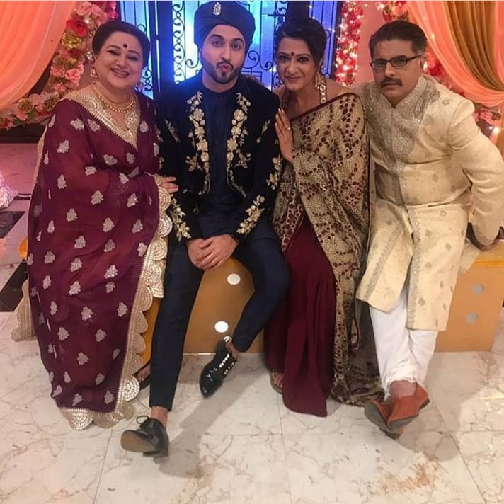 #Throwback To this lovely picture #bts Missing them...  <a href="/DheerajDhoopar/">Dheeraj Dhoopar</a> <a href="/supriya1406/">Supriya shukla</a> <a href="/naveensaini9/">Naveen Saini</a> 💜💜 #KundaliBhagya