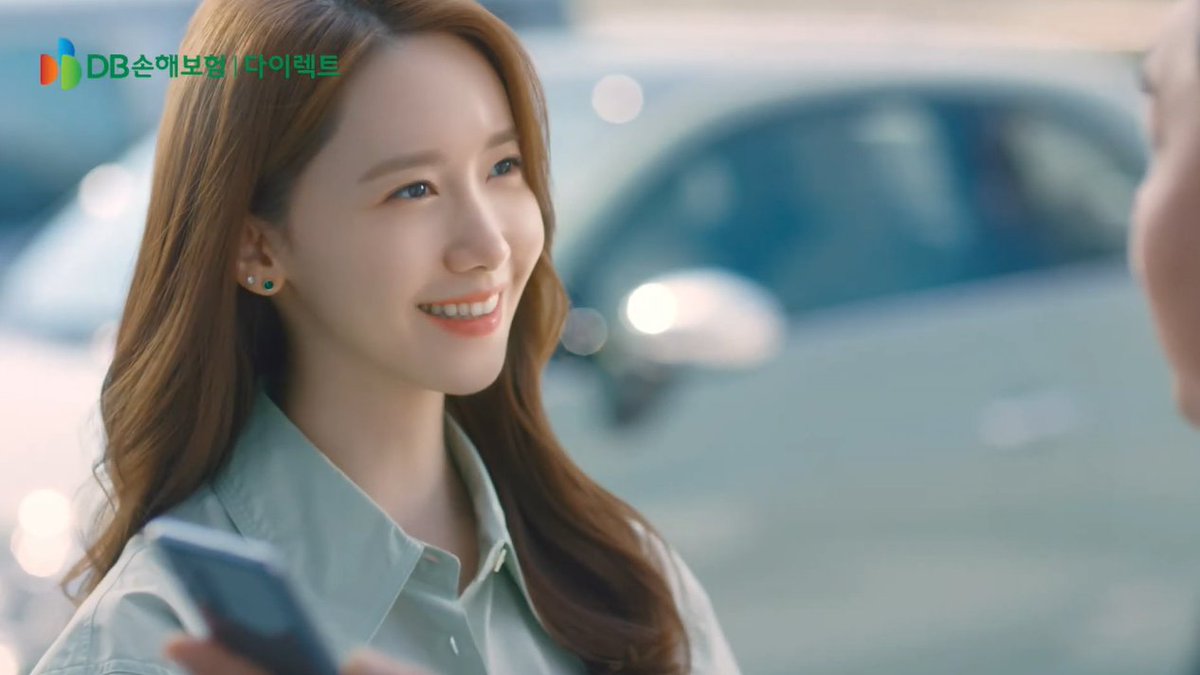 mystarmyangel's tweet photo. Looks like YoonA dyed her hair black or at least to a darker shade of brown? 

Compared this to her DB Insurance CF (filmed on May 27). https://t.co/jHysyAKCd5