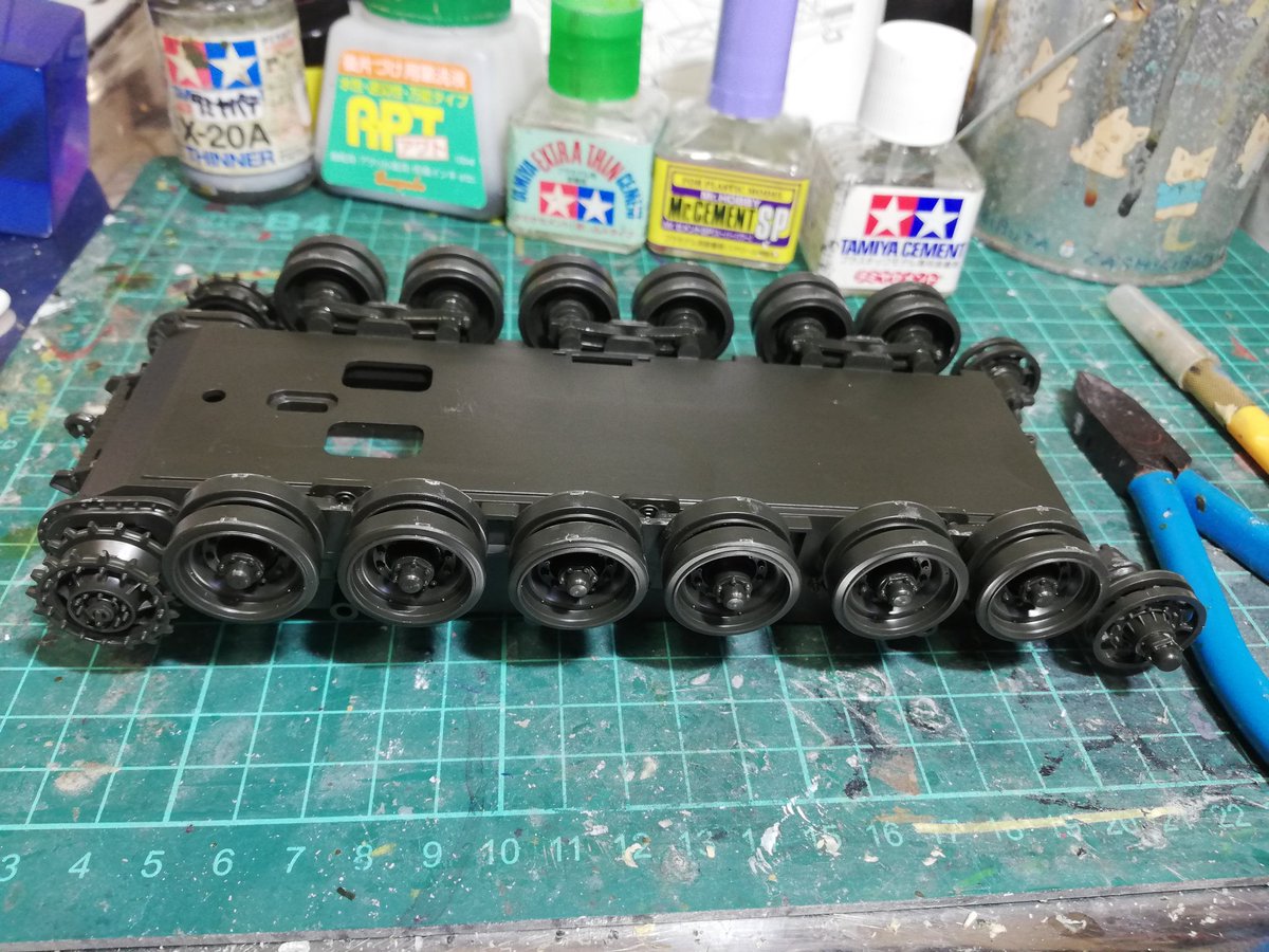 あさたろう タミヤセンチュリオンmk 開始しました 焼き止めスミのドリームキット 笑 小学生の時 木下君が作ってて羨ましかったプラモ さすがタミヤ 間違えないようパーツ表示に配慮を感じます 夜勤前にここまで