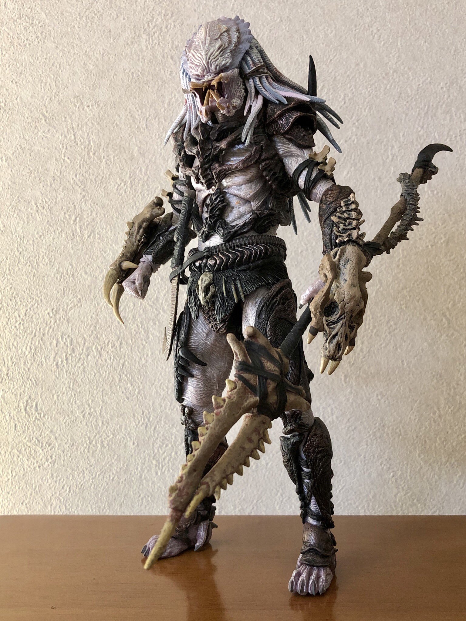 ネカ　アルファプレデター Amazon.com: NECA Predator Ultimate Alpha Predator 100th