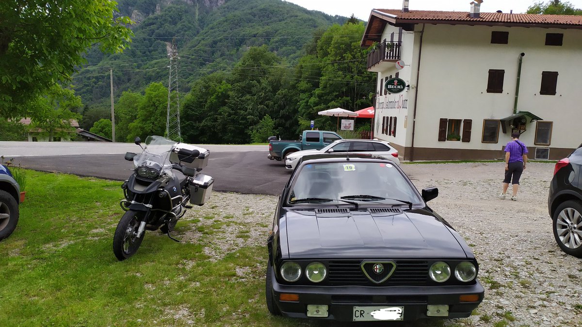 Sprint_QV's tweet photo. Domenica scorsa pausa pranzo ad #Ampezzo: divertimento puro nelle curve fino a Forni di Sopra! #AlfaRomeo  #usiamole #Sprint #classiccars https://t.co/94LRcbuBMF