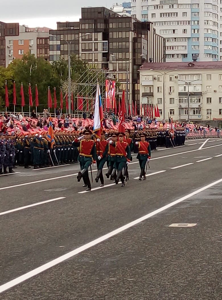 Парад 9 мая 2021. Площадь куйбышева самара парад 9 мая. Парад исторических войск. Знаменная группа преображенского полка. Город выборг парад 9 мая 2010 год.