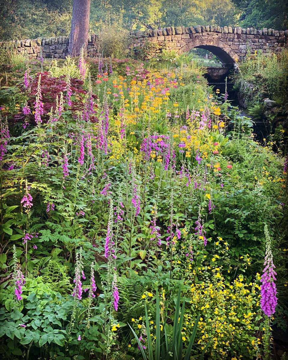 Shaping up for a beautiful day! <a href="/The_Hutts/">Himalayan Garden & Sculpture Park</a> <a href="/CarolPeace_art/">Carol Peace</a> #sculpture #sculpturepark #redscarf #garden #bluesky #summertime
