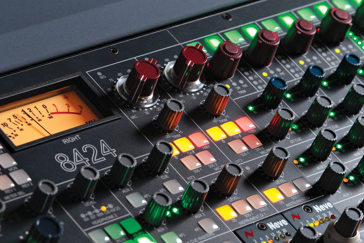 CSS_Audiovisual's tweet photo. Nueva consola analógica @AMSNeveLtd 8424, de pequeño formato pero con sonido de “gran formato”, basada en la icónica gama de consolas de la serie 80.  

Más info: https://t.co/RkdvByjCWs

#CSS_Neve #Neve_8424 #CSS_8424 

@CSS_Audiovisual, distribuidor exclusivo de @AMSNeveLtd https://t.co/IMc4wz9Hj5