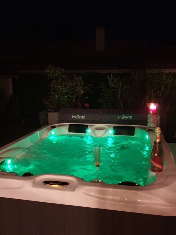 Félicitations à notre nouveau magasin Irrijardin Ambares la Grave (33)pour l'installation d'un SPA ZENEA, 3 places dont 2 allongées !

#spa #irrijardin