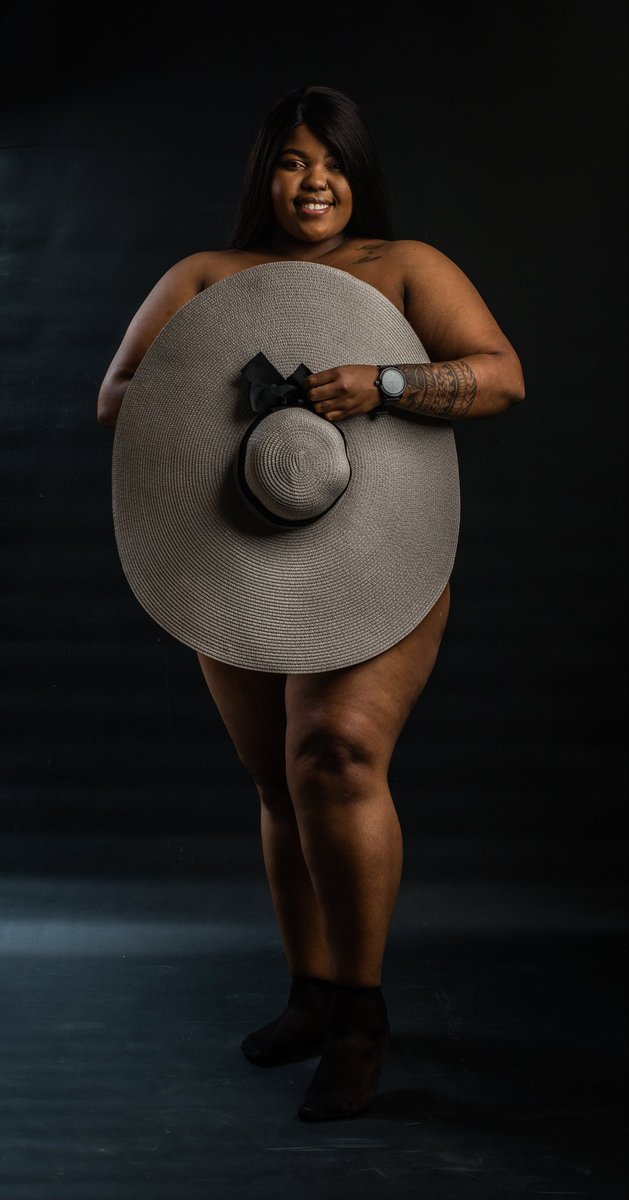 RobustHun's tweet image. The courage to fall in love with self bears great contentment 💞
Shot by @lawrencebahiti

This shoot is a build up to my plus size modeling agency called Precious Pearls Agency❤️