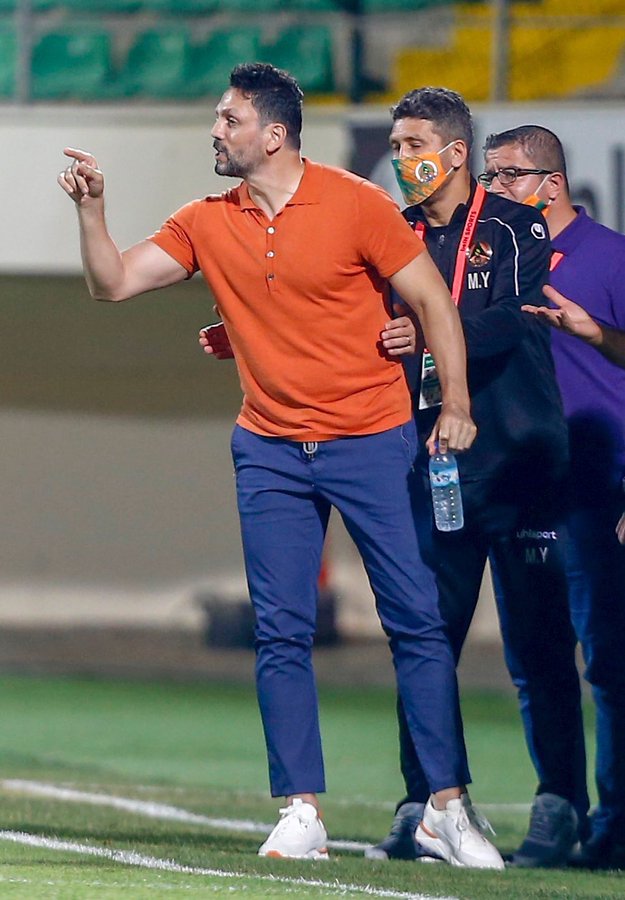 Şenol Güneş bu kravatla Kadıköye gittiğinde buralarda günlerce konuşuldu. E adam Trabzonlu, tabiki bordo mavi takacak dediydim.
Peki o zaman Erol Bulut a ne diyoruz?