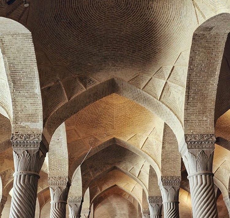 Arches are a beautiful fixture of Islamic architecture.Common in both entrances and interiors, Islamic arches are categorized into four main styles: pointed, ogee, horseshoe, and multifoil.