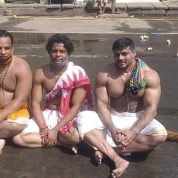 Daitapatis/Servitors of Lord Jagannath are here, again.

The muscular guy you see is Mr.India Title holder #AnilGochikar