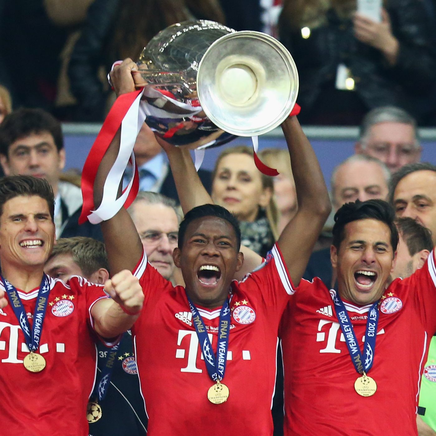 Happy Birthday David Alaba!!  Looking forward to seeing you lift more trophies! 