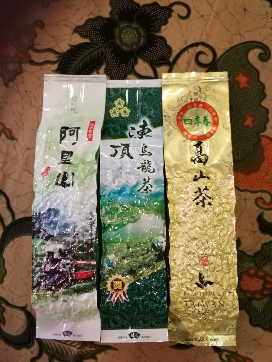 micarin_tea's tweet photo. 【銀座三徳堂情報】

今更ではございますが…
四季春烏龍茶、凍頂烏龍茶、阿里山高山烏龍茶の3種類の新茶が出ております。
おおっぴらにはうたっておりませんので新茶希望の方は直接店員に申していただければご用意させていただきます。
宜しくお願い致します。 https://t.co/zjUvspKZ9F