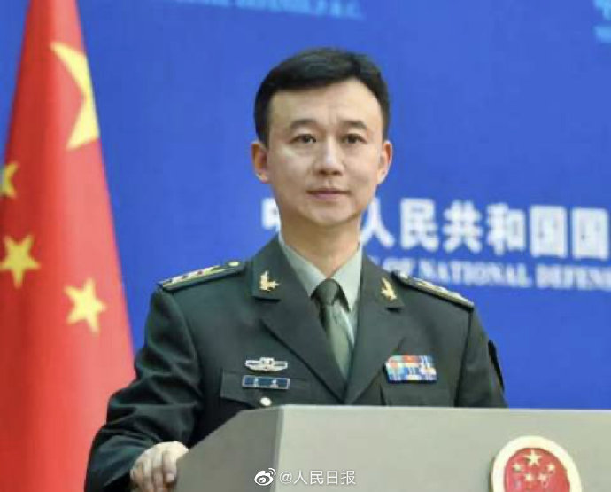 PDChinese's tweet photo. 【國防部回應中印邊境衝突：中印邊境衝突責任完全在印方】近日，中印邊防部隊在加勒萬河谷地區發生嚴重衝突。對此，國防部新聞局局長、國防部新聞發言人吳謙大校表示：中方對加勒萬河谷地區擁有主權。https://t.co/vfZxBsWIB0 https://t.co/k978rRVcqa