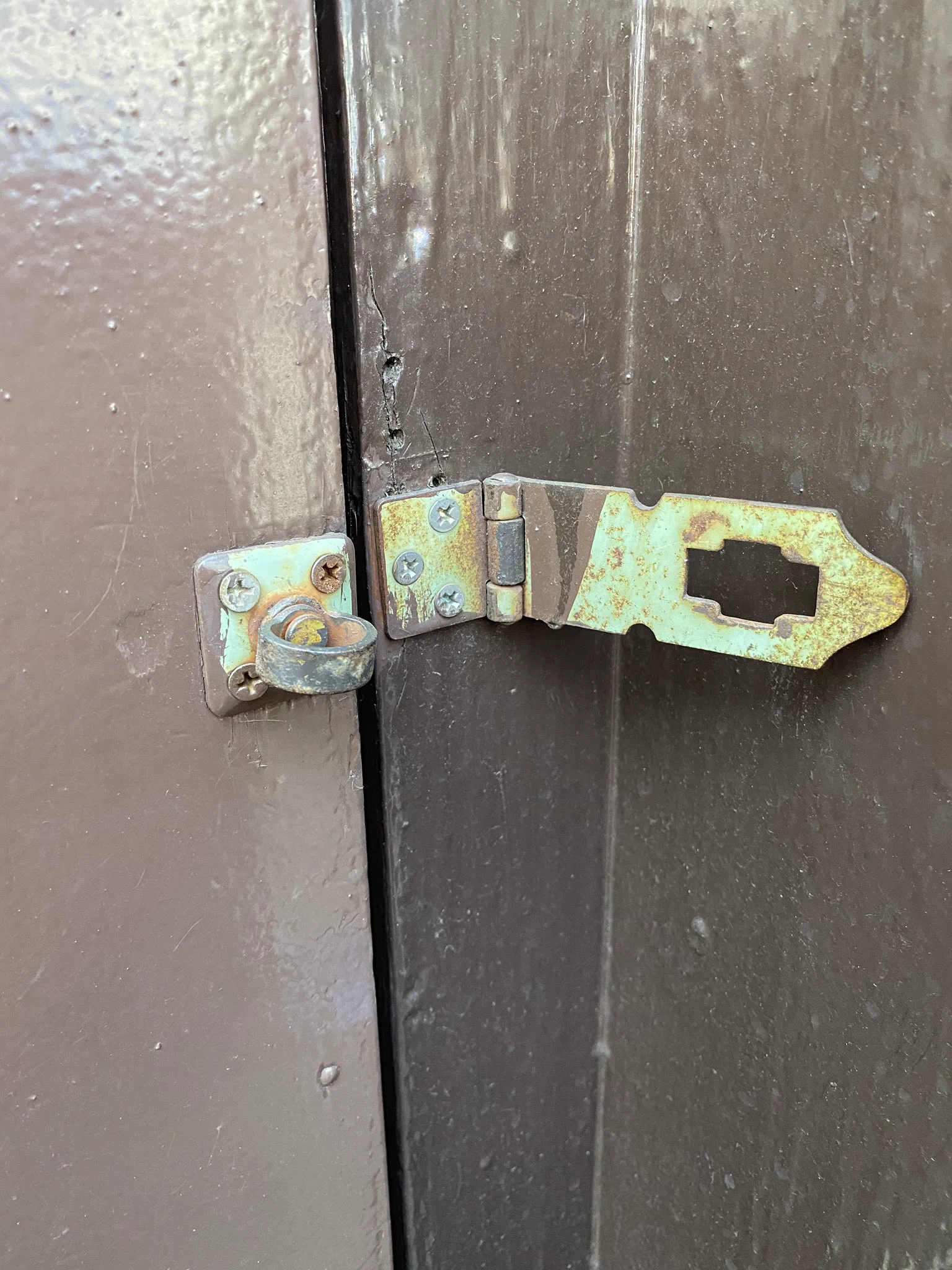 @tikamorifugesi F外、失礼します
我が家のストロング掛金です。
大工さんの仕事ですが、正しく取り付けてもらっていたようです
確認できました。
ありがとうございます 