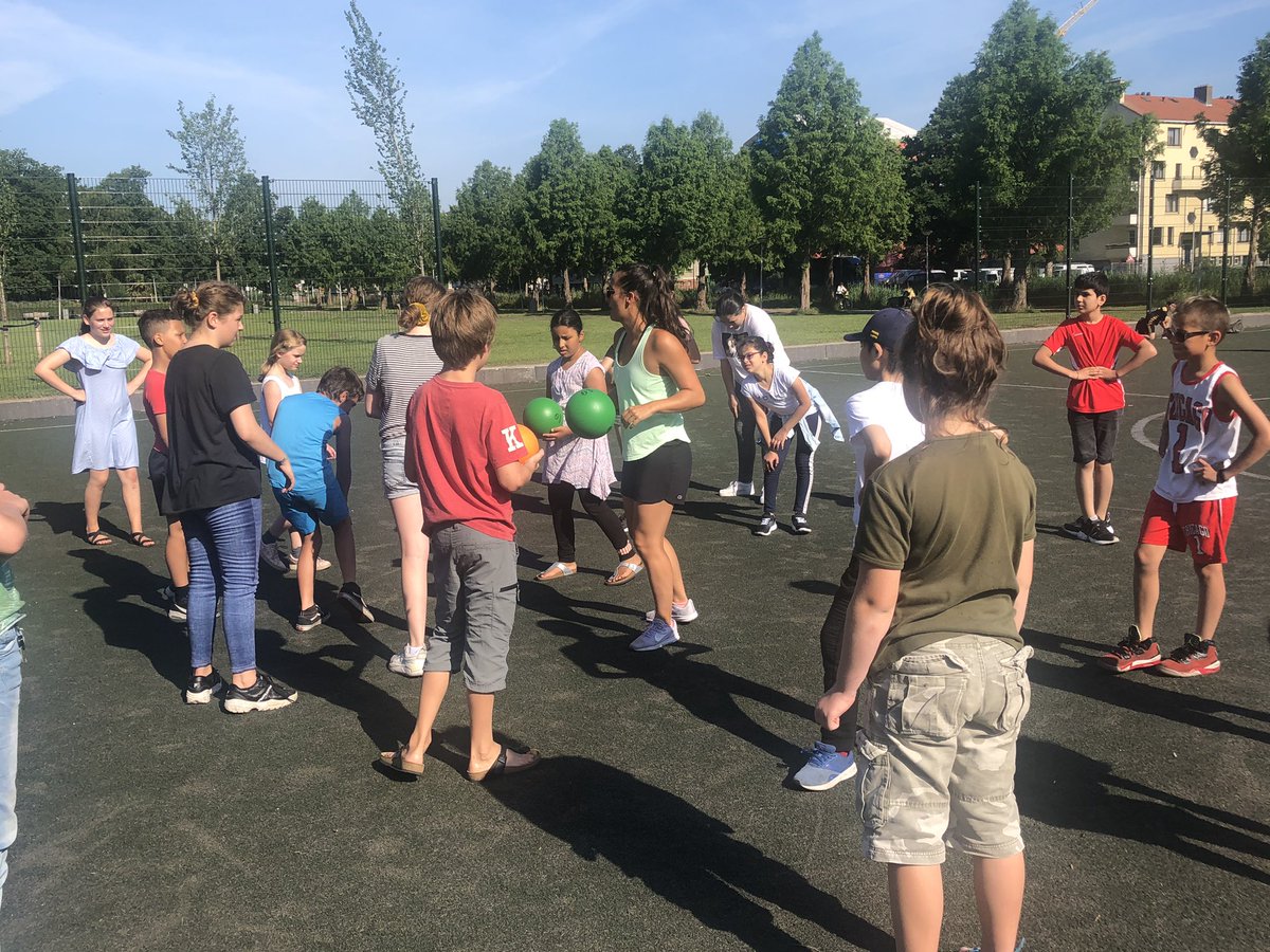 Gisteren de diploma’s! Vandaag staat in het teken van kennismaken!
Vanochtend groep 7 en 8, vanmiddag klas 1!