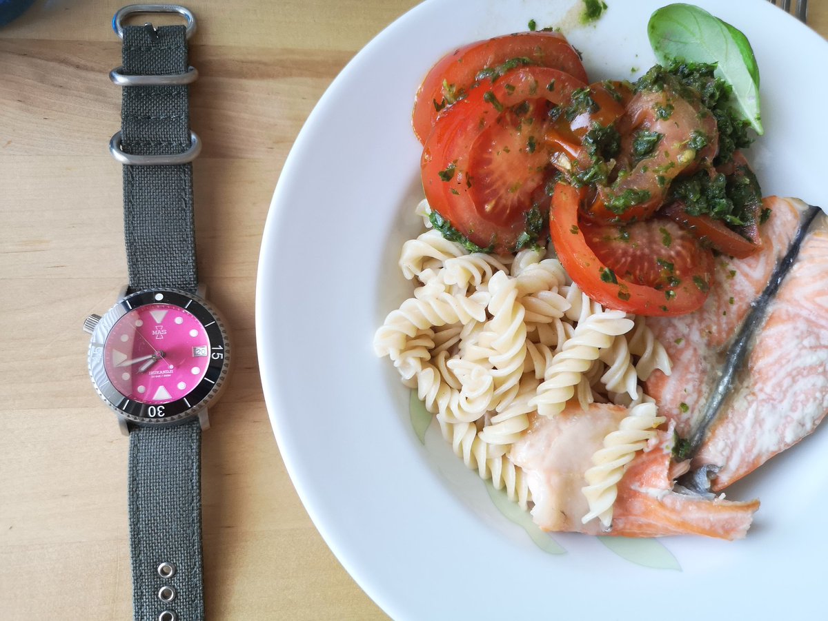 abcxyz_jp's tweet photo. Salmon with home grown basil leaves 🤩

#homecooking #salmon #pasta #tomato #basil #MASwatches #varioeveryday #家庭料理 #サーモン #パスタ #トマト #バジル https://t.co/kEhuYF3zYh
