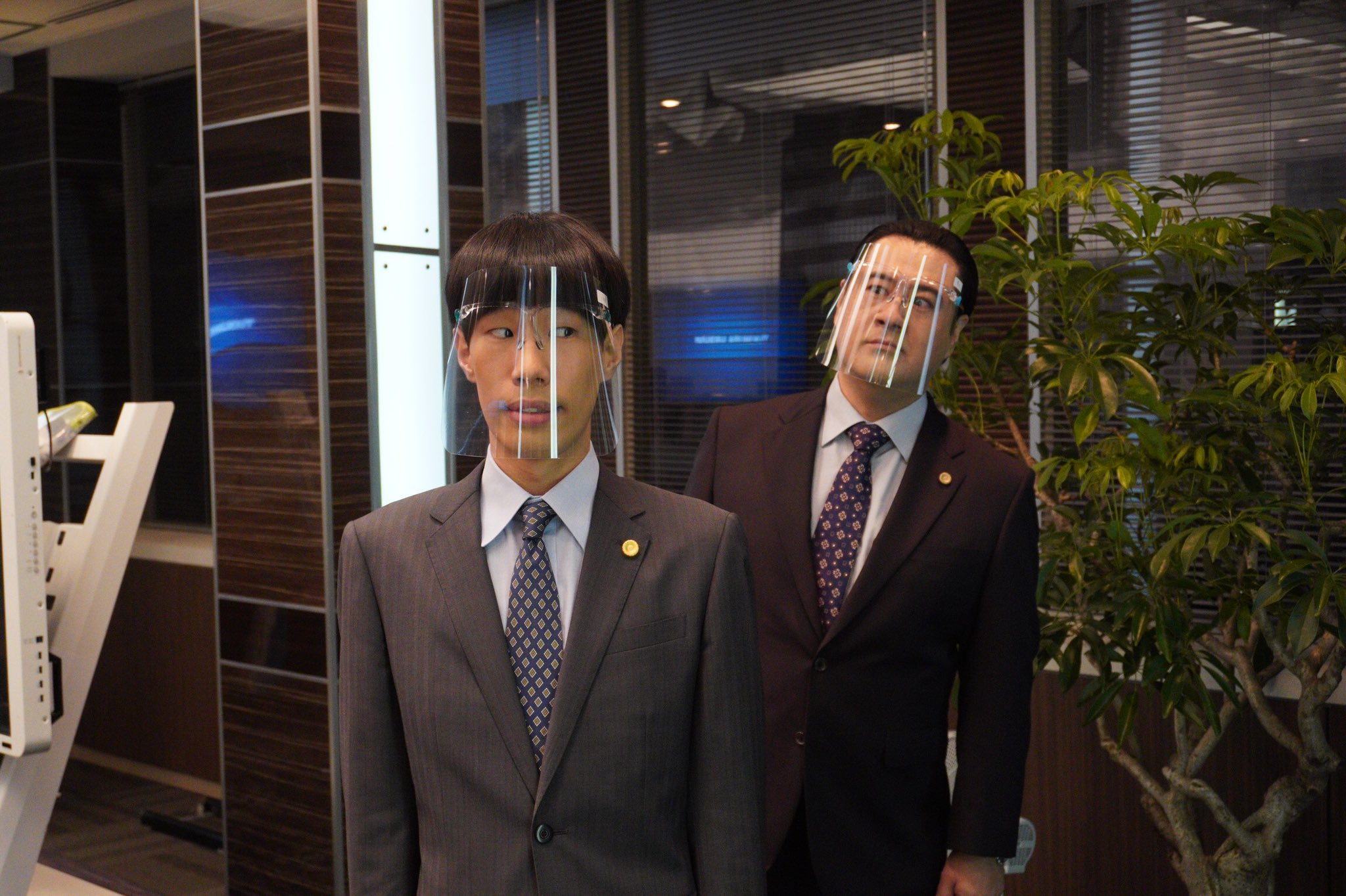 Suits スーツ2 ご視聴ありがとうございました Suitsオフショット フェイスガードをしていても分かる 蟹江先生からの威圧感 笑 自分より前に出てるから怒ってる 八木田先生気をつけて ドラマスーツ Suits 小手伸也 坂口涼太郎 Koteshinya