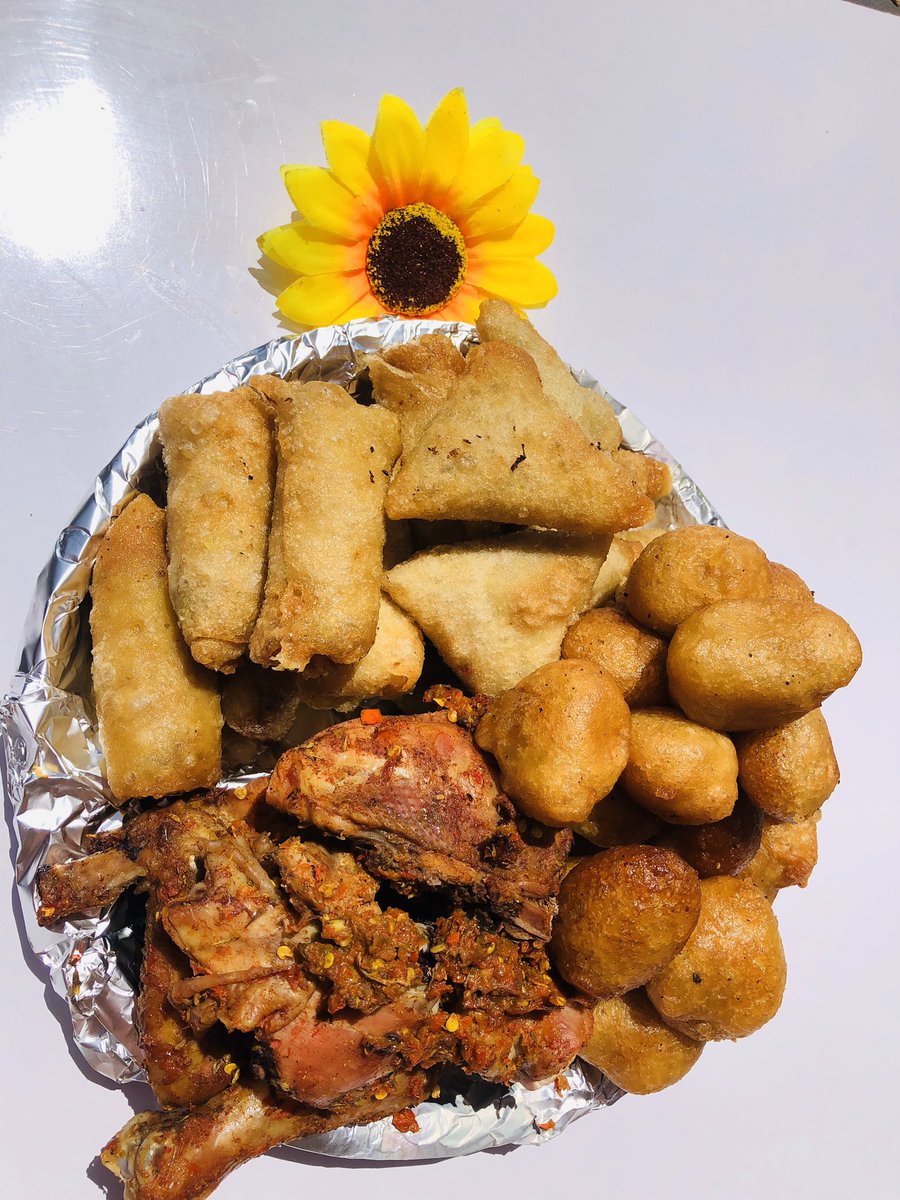 Thank you for your repeated  patronage 🙏🏽@itsiseoluwa and thank you for the tip 😅
 We are still taking small chops orders
1st frame : 1k plate
2nd frame 2500 tray
3 frame 5k tray
We can customized each order with what you love😋
location: Ilorin  
Pls rt don’t let me starve 😫