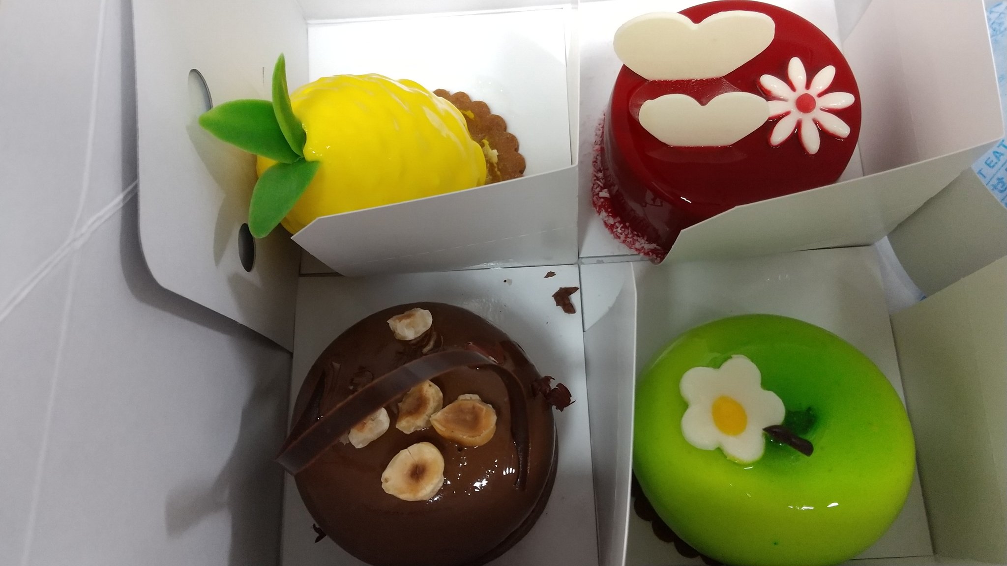 子鹿 なーちゃん 湖民御用達みたいなケーキ屋さん 配信決定のお祝いに買いました 名前の由来が気になる パティシエさんのお名前では無いみたい Kenthouse 大阪今里 ケントハウス ケーキ T Co 5y2csw6pdq Twitter