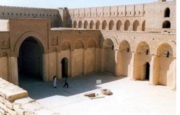 The first appearance of the pointed arch in the Muslim World was traced to the Al-Aqsa Mosque(780) but the Palace of Ukhaidir Iraq remains the first where the pointed arch was used constructively and systematically.Image(R)Ukhaidir Palace(720-800 CE)Image(L)Al-Aqsa Mosque( 780)