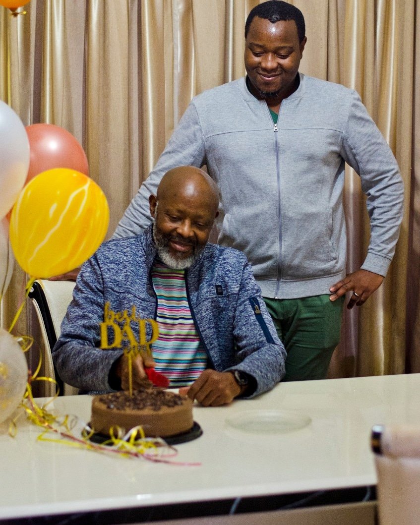 Wantara99's tweet photo. So this 38 yo #guy did not let his new state of #unemplyement stop him #lockdown #COVID__19 has nothing on his cakes 🙏🏽Please support #BlackExcellence #PutSouthAfricanFirst #pmb #Durban #cake #birthday #celebration #bakerdad #RetweeetPlease #businessgrowth https://t.co/cfIjDBkgRC