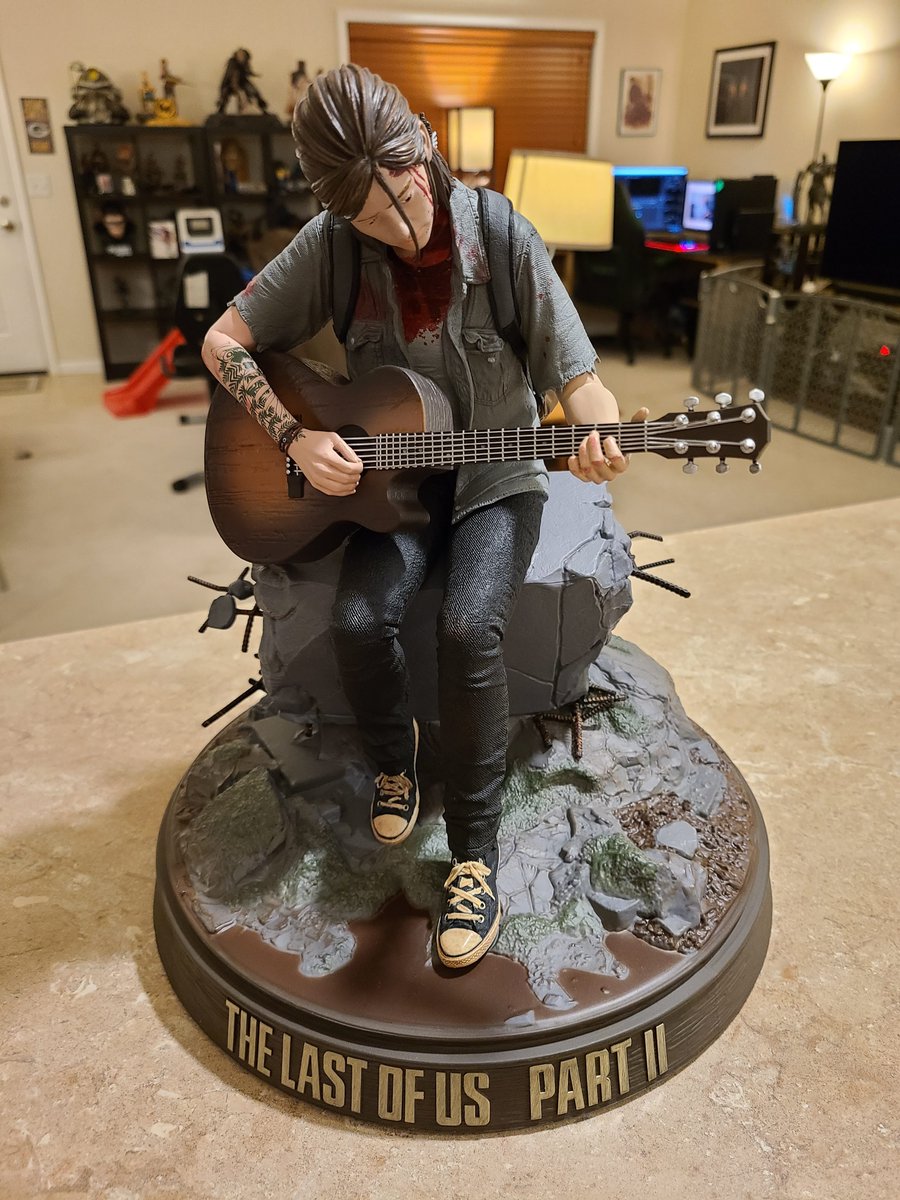 LinktotheLight's tweet photo. Last of Us Part 2 - Ellie Edition unboxing (Statue) #LastOfUsPartII #ellieedition #Ellie https://t.co/O9zCs2Mta8