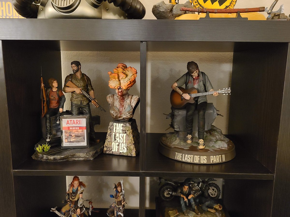 LinktotheLight's tweet photo. Last of Us Part 2 - Ellie Edition unboxing (Statue) #LastOfUsPartII #ellieedition #Ellie https://t.co/O9zCs2Mta8