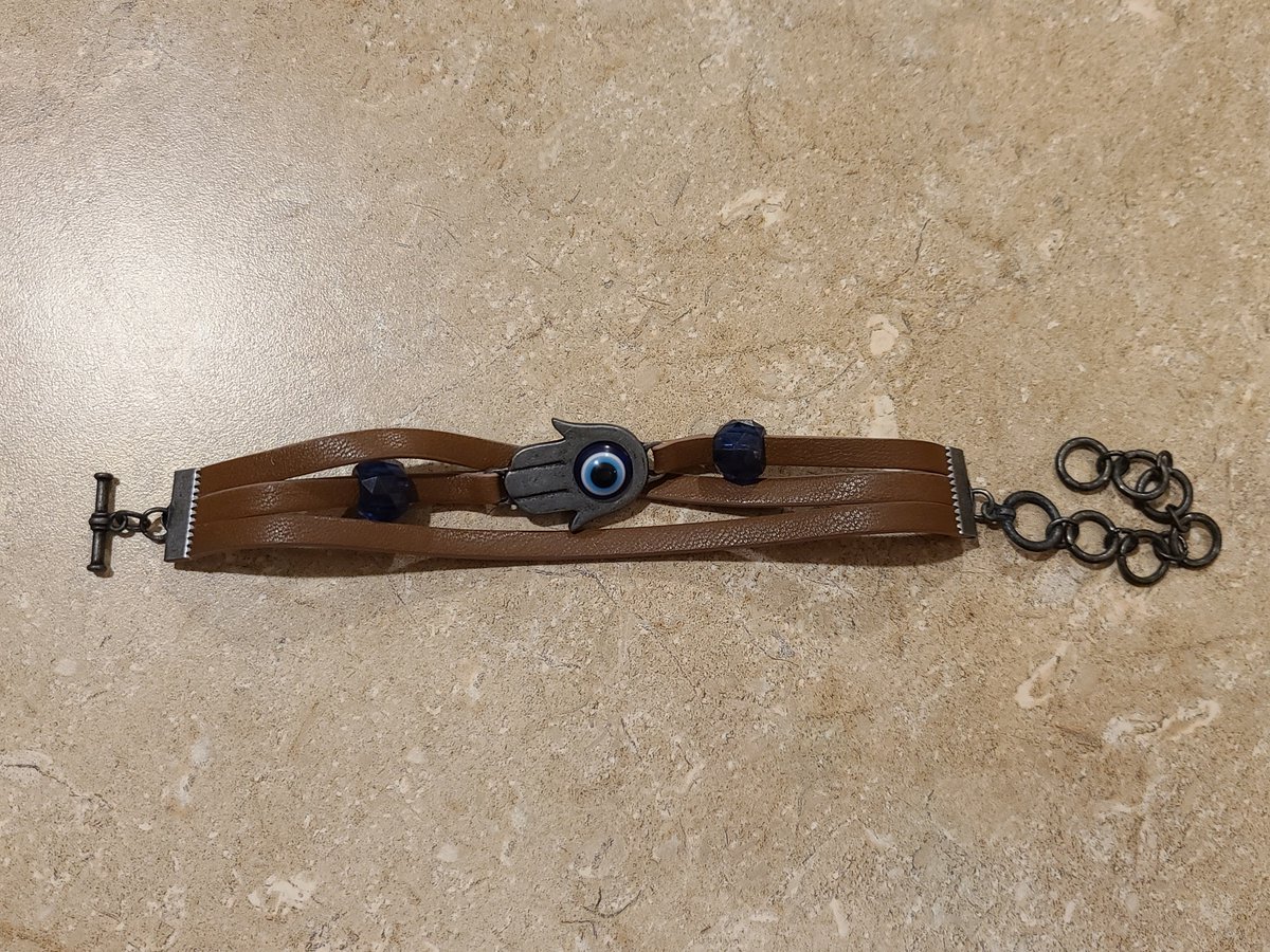 LinktotheLight's tweet photo. Last of Us Part 2 - Ellie Edition unboxing (Bracelet) #LastOfUsPartII #ellieedition #Ellie https://t.co/wcnlyfHOns