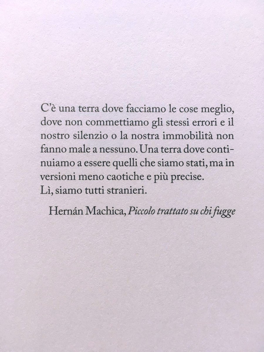 giuliazavagna's tweet photo. Oggi esce #GliAnniInvisibili di #RodrigoHasbún: dentro ci sono un gruppo di amici, sogni infranti e realizzati, passato e presente che si riflettono l'uno nell'altro. Una storia che parla a tutti noi e di tutti noi, perfetta per questi giorni così difficili da incasellare✨ https://t.co/ORmdDzfgsW