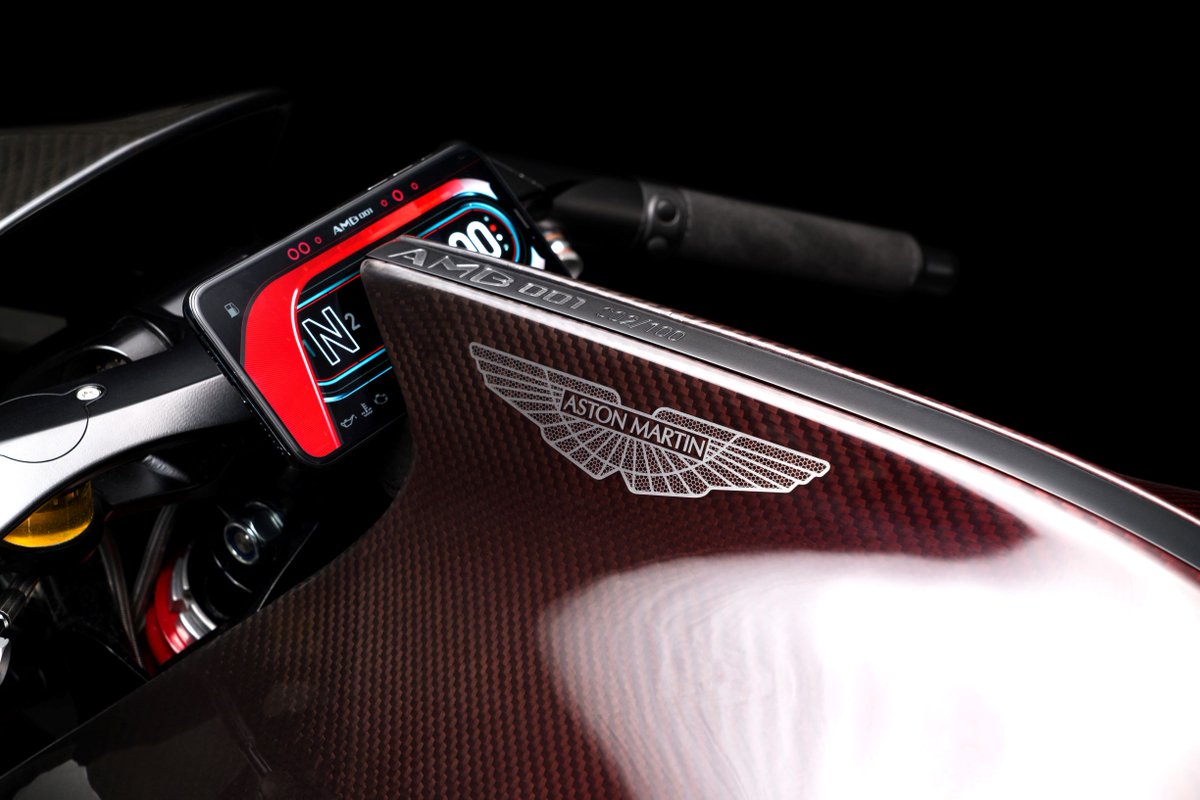 astonmartin tweet picture