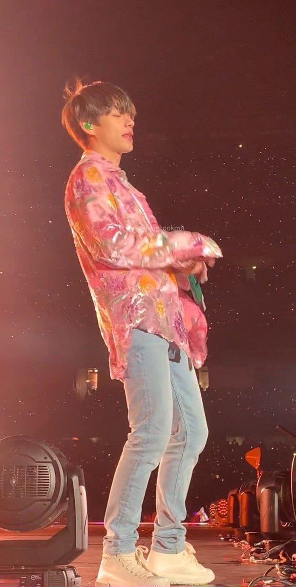 taehyung in jeans, let’s talk