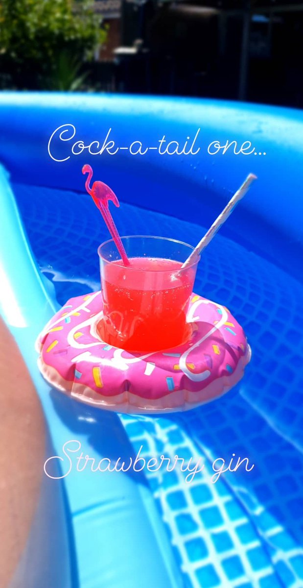10ft paddling pool, 9ft garden... Talk to me.
🍹
#terrytibbs