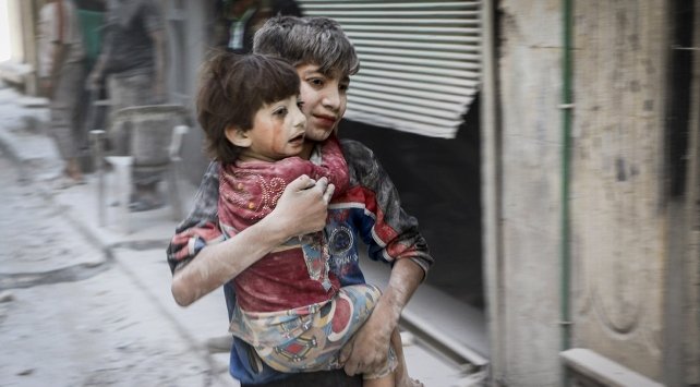 Ablalar...
Hem yüreğinde, hem sırtında...
Taşır kardeşi...

#24HaziranDünyaAblalarGünü