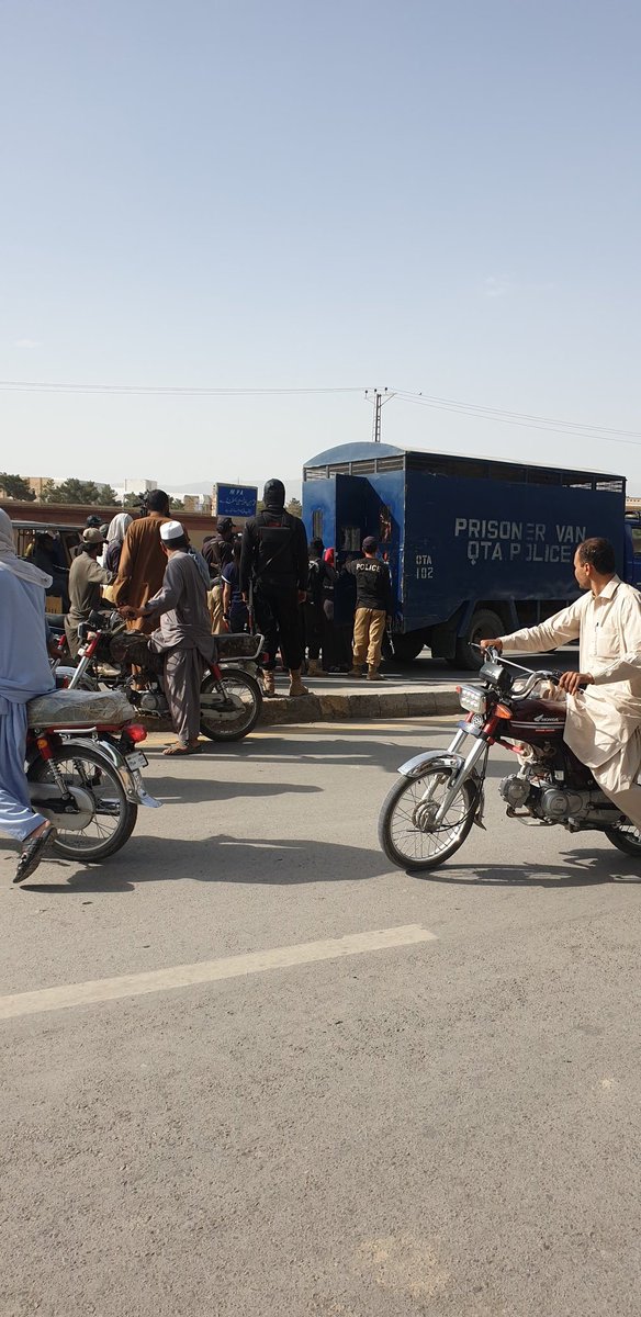 MohsinAbdali4's tweet photo. Students have been protesting for months against Online Classes and for Internet Access in Balochistan and all Over, but Instead of listening them and their Demands, the State is answering with Violence and Insanity. This is Unacceptable, highly Condemnable. 
#ReleaseAllStudents https://t.co/EWiJYWvZps