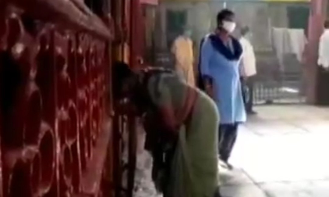 rudrosray's tweet image. Tarakeswar Temple Opened for Devotees from Today, Although the main section remains closed for everyone,you can see the idol from a distance. From 8:30-9:30AM devotees can enter the mandir premises.
#unlockone