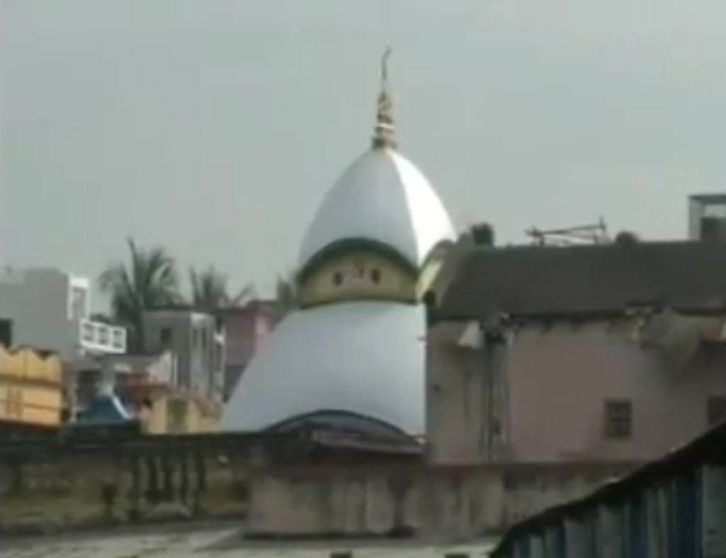 rudrosray's tweet image. Tarakeswar Temple Opened for Devotees from Today, Although the main section remains closed for everyone,you can see the idol from a distance. From 8:30-9:30AM devotees can enter the mandir premises.
#unlockone