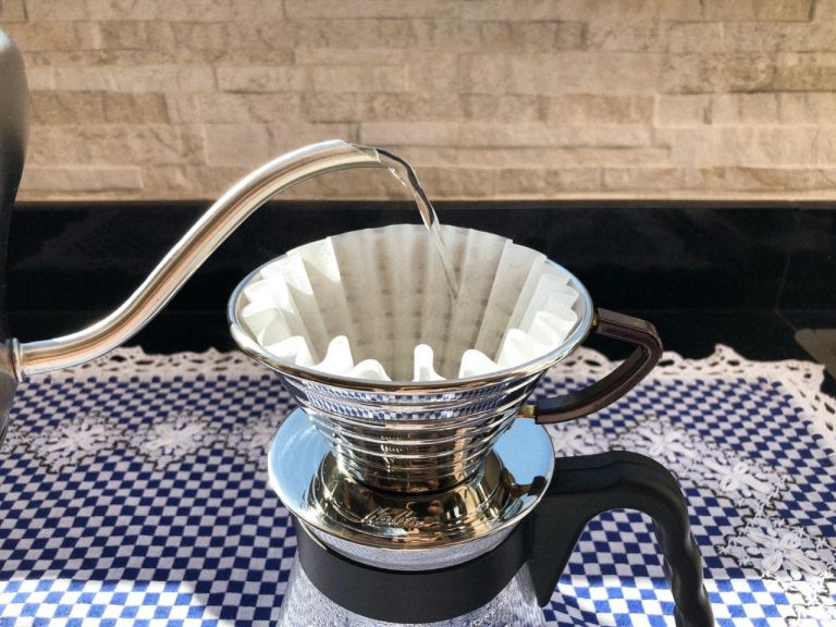 cafenovograo's tweet photo. A importância da água no preparo do café.
A água é um dos fatores fundamentais na hora do preparo do café. Use água de boa qualidade, pois influência diretamente no sabor do seu café. (fonte: @RevistaEspresso) #café #Coffee #CoffeeLover #compredospequenos https://t.co/UkCO8icGij