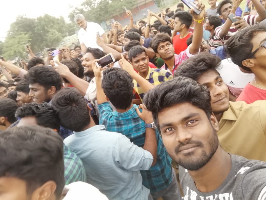 Ak_Trends's tweet photo. Peoples Leader Will Comes For People At The Right Time 😎 

#AJITHLedDroneToFightCorona
#PrideOfIndiaAJITH 
#Valimai https://t.co/mHonXEmHlg