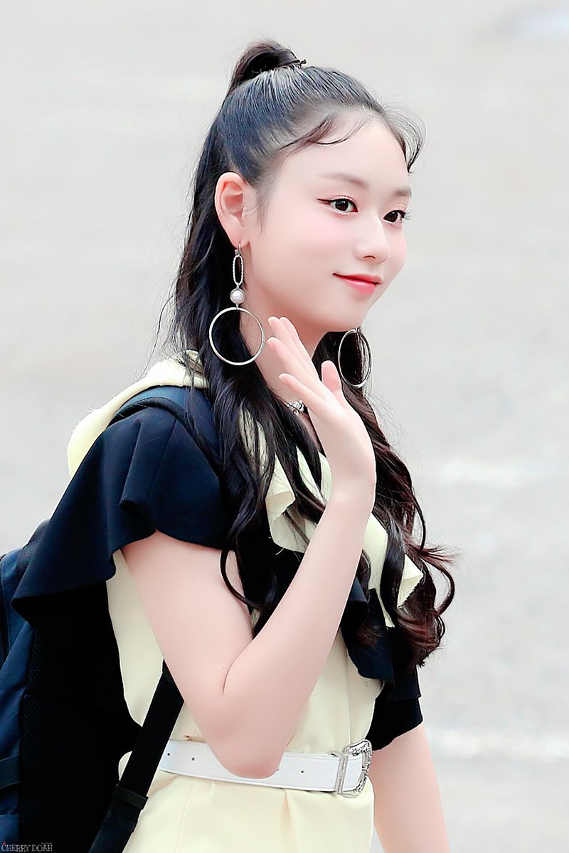 190823 뮤뱅 출근
❤❤❤
#파나틱스 #FANATICS #도아 #DOAH
@FENT_FANATICS