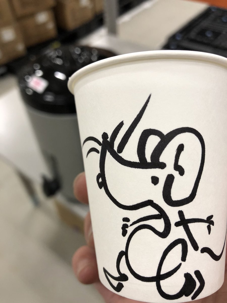 たましいのふたご お仕事のお茶の紙コップに名前だと味気ないので 適度に緩いイラストを描く事に お茶の支給が無くなる迄 緩く描きます 今日はネズミさん 紙コップ イラスト 緩いイラスト