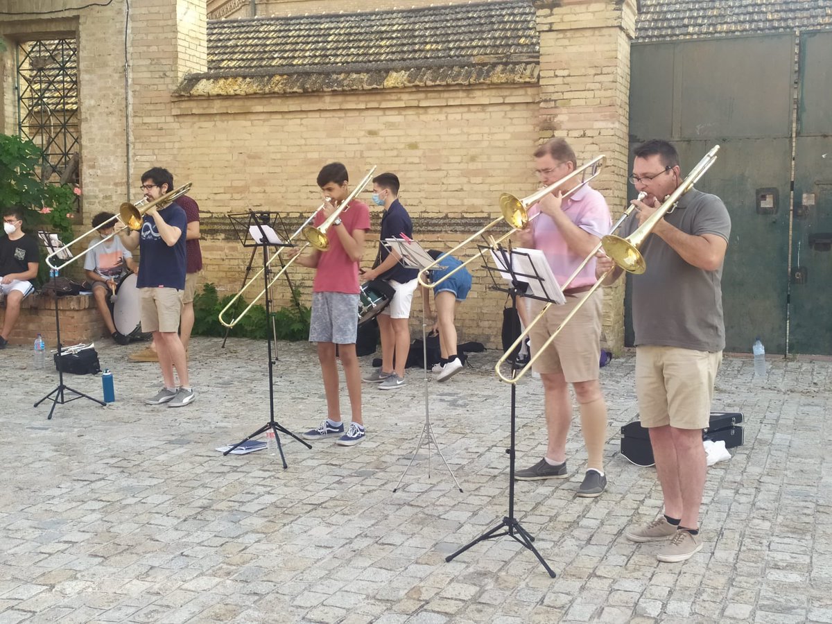 bmliceosevilla's tweet photo. Semana de ensayos, distancia de seguridad entre músicos y todas las medidas de seguridad según normativa.
La salud de nuestros músicos es lo primero.
#MusicaSol
#SigueAlSol https://t.co/wIFTPtEjst