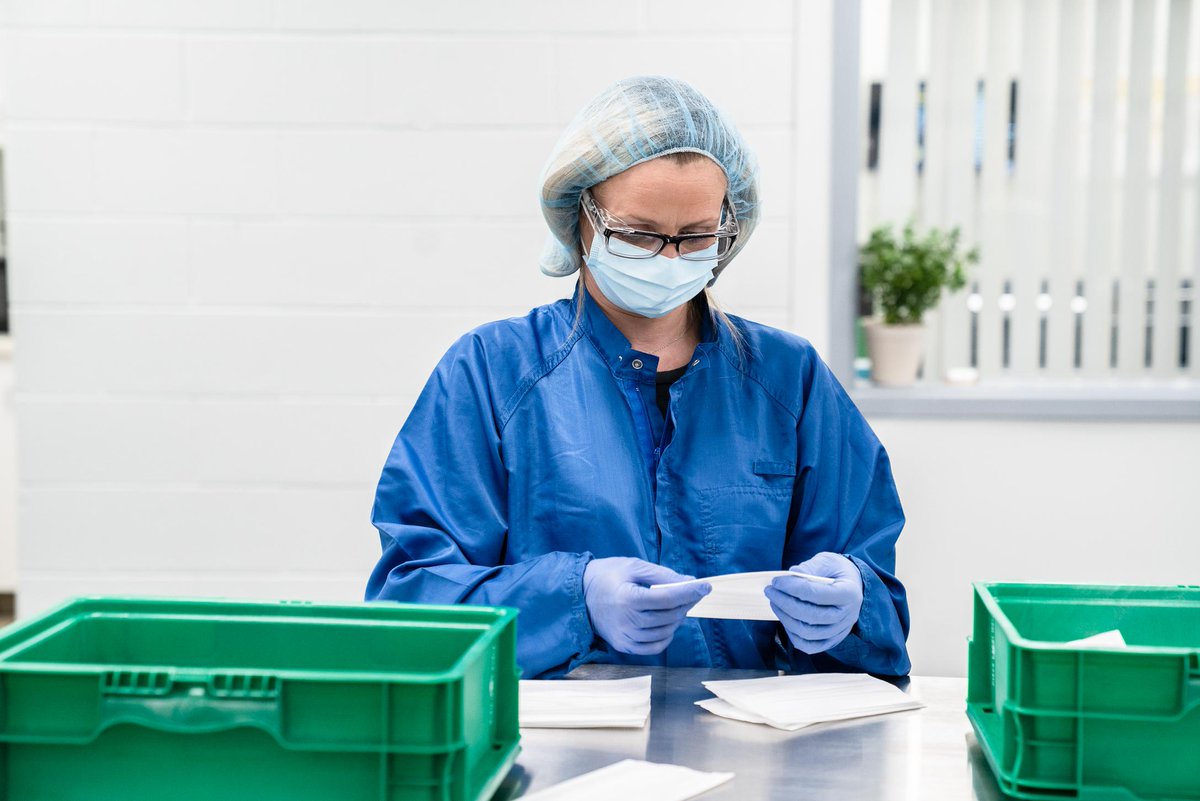 GMcanada's tweet image. Thanks to the hard work of 60 employees at our Oshawa Operations, our first shipment of more than 436,000 face masks is on its way to @GovCanHealth - and we're just getting started. #WeAreGM #COVID19