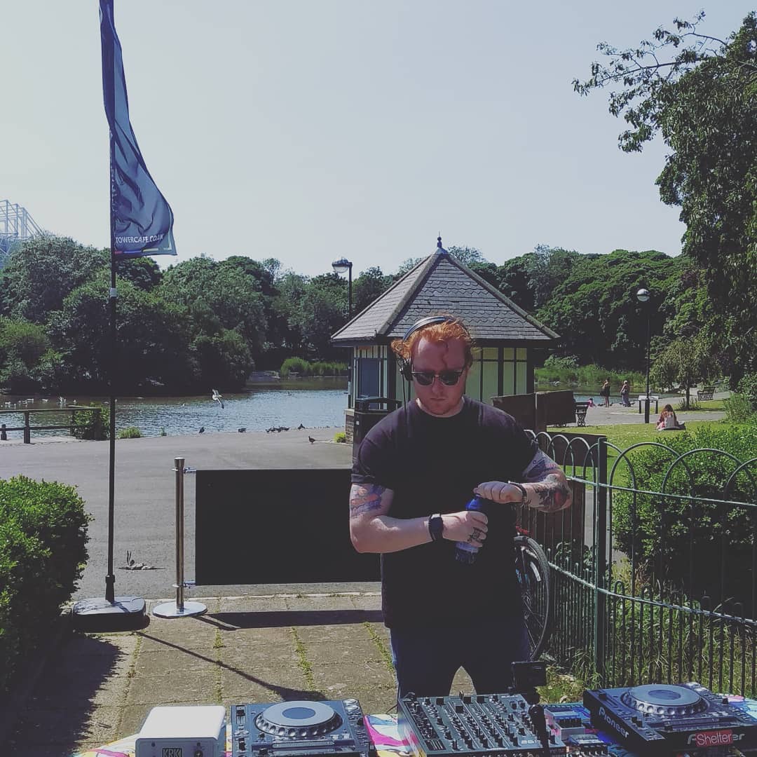 Happening now!! We're hosting a social distancing set at the Tower Cafe in Leazes Park Newcastle Upon Tyne!  

#newcastle #minimaltechno #djset #socialdistancingparty