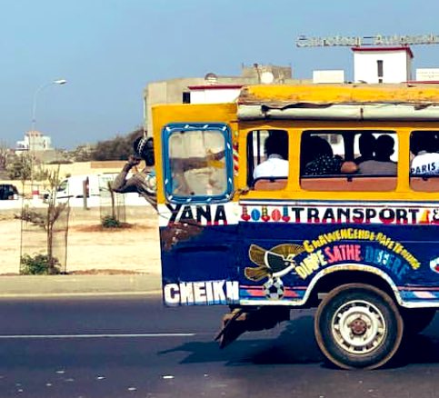 Il a d'abord peint ce design dans le but de créer quelque chose d'unique pour un client spécial. Maintenant c'est l'un des motifs les plus populaires. L'aigle représente la force et la puissance et parfois tenant un ballon de foot pour montrer l'influence et sa popularité