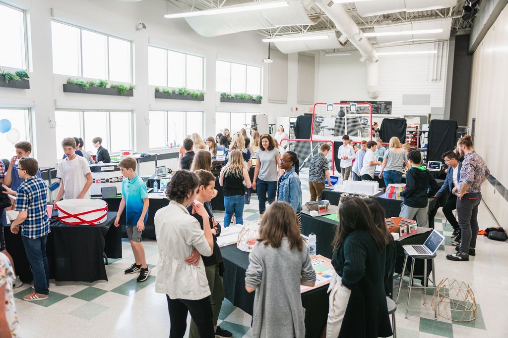 masterscalgary's tweet photo. This Is How Master’s Has Been Preparing Our Students for the Future of Work—for Over 20 Years.
▸ https://t.co/LYBGB2tbgM

#Imaginaleducation #Profoundlearning https://t.co/FuQq6stjC0