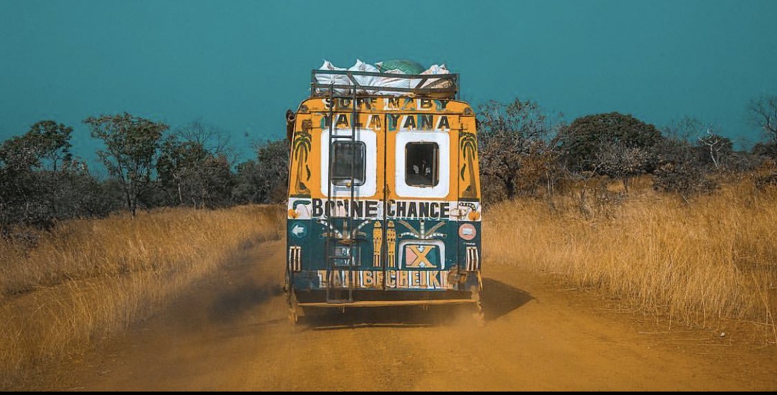Et pour terminer, dans son livre“Monuments of the Black Atlantic: Slavery and Memory” Frances L et al. traduisent la présence du X sur la portière arrière comme étant un hommage rendu à Malcom X Photo : Laye Pro.