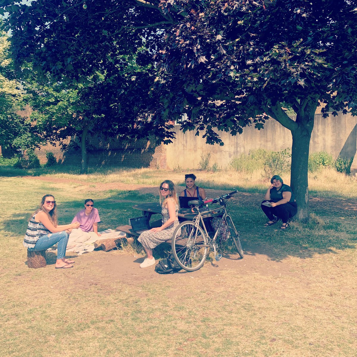 HaggMutualAid's tweet photo. 🌞 Our data collection team started this beautiful day with an early morning meeting in #HaggerstonPark - it was lovely to have the chance to get everyone together in person for the first time 🌳 ⁣ https://t.co/uvPRspU9GI